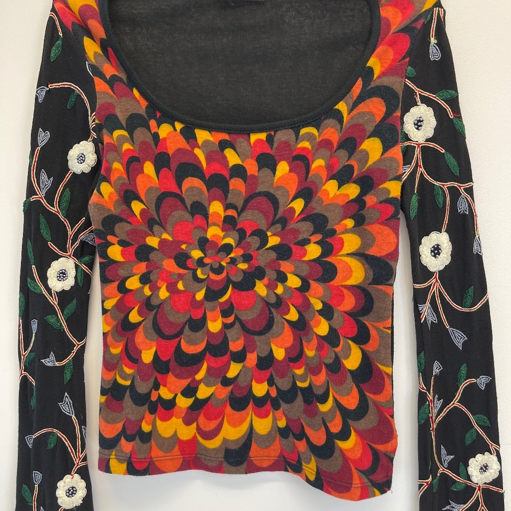 CUSTO Barcelona colorful top with embroidered long seams